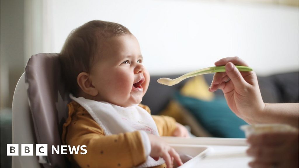 Parents to be offered weaning advice for babies in England