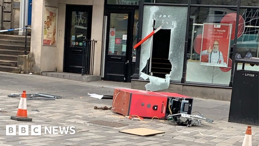 Cash machine raid at Edinburgh city centre bank