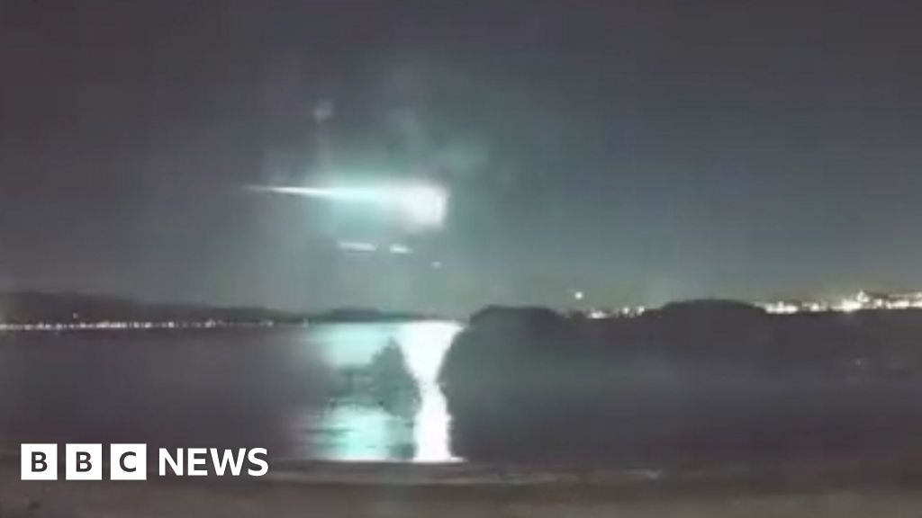 Ярка светлинна ивица беше уловена над столицата на Нова Зеландия