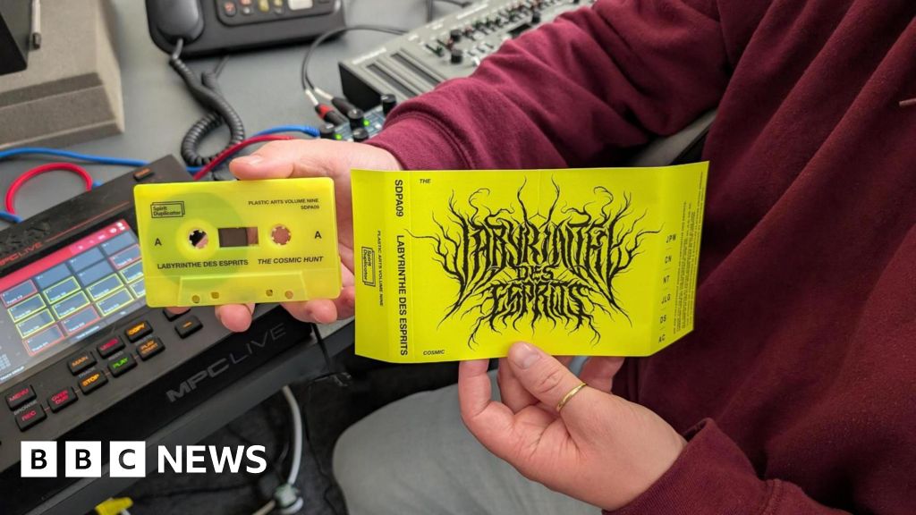 Album helps that patients with mental health become creative Album helps that patients with mental health become creative