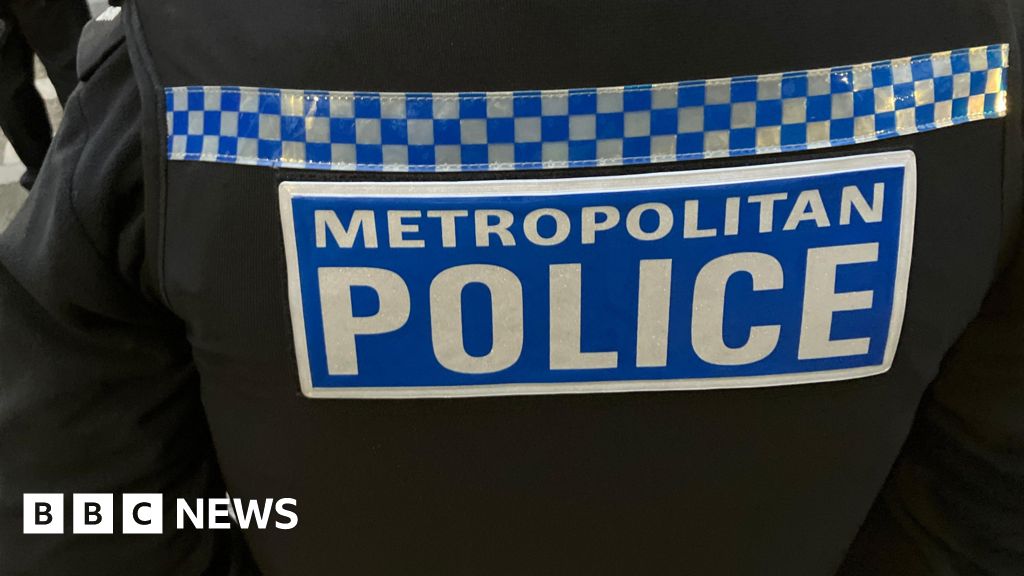 Met officer sacked for running coffee business