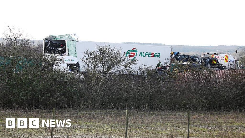 M1 Crash In Bedfordshire: Two Lorry Drivers Killed