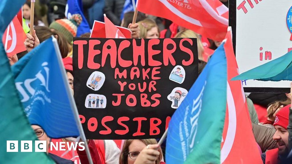 NI teachers reject pay offer of 5.5%