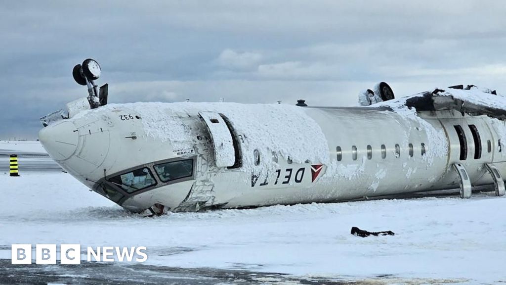 Passengers on crashed Toronto plane offered ,000 each