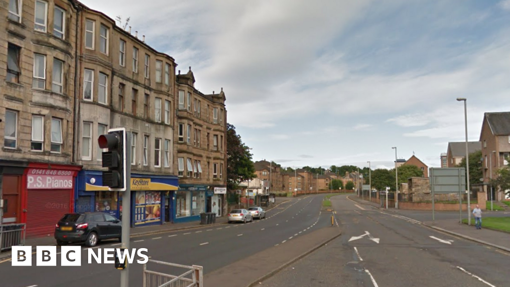 Man punched and kicked at Paisley bus stop - BBC News