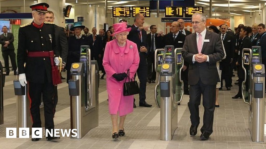 Queen officially reopens New Street station on Birmingham tour - BBC News