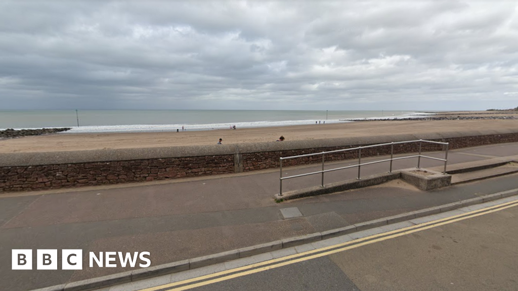 Man's body found on Minehead beach BBC News