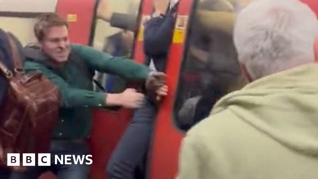 Panic on Tube as passengers escape smoke-filled carriage