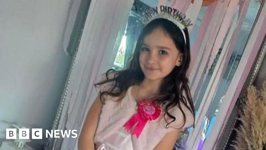 Man thought stabbed girl was 'messing around'