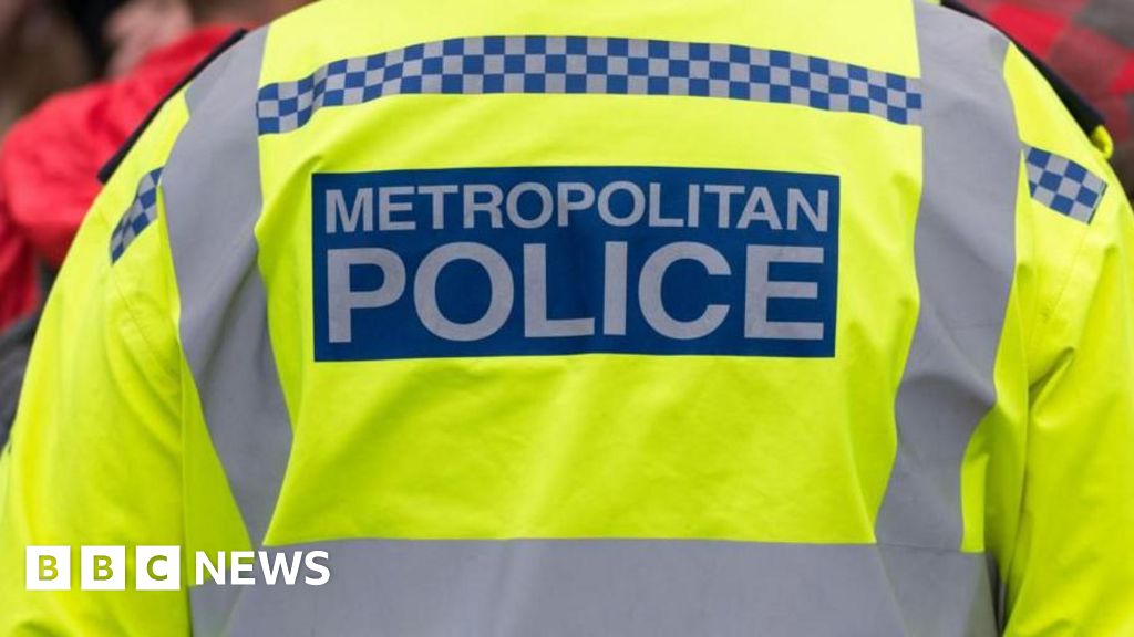 Six Met officers investigated after black child suffers broken knee in Tottenham search
