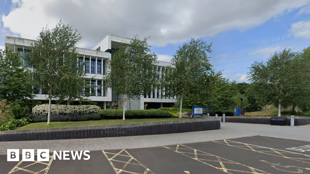 'Lazy' detective used keyboard scam to fool bosses