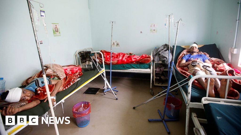 Yemen war: Houthi rebels release hundreds of detainees