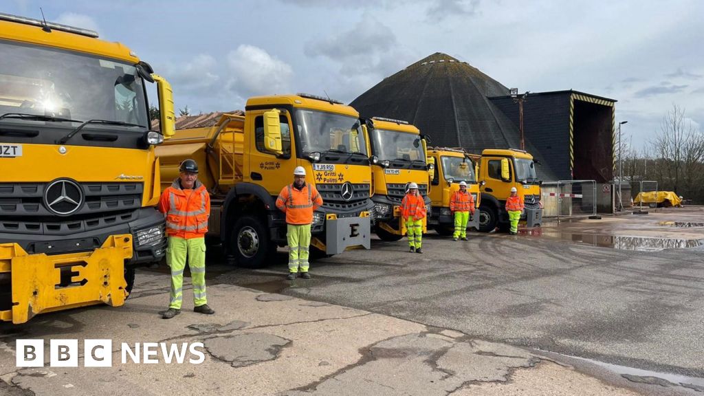 Road gritting team prepare for winter operation BBC News