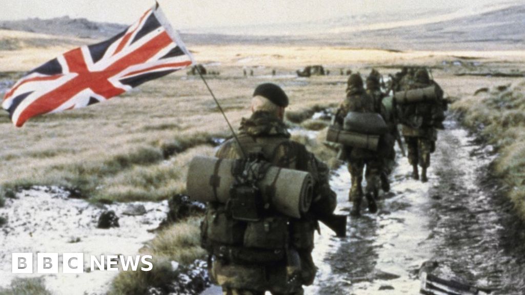Falklands veteran on the victory picture that went global
