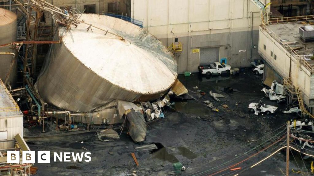 Search for victims continues as death toll rises in Washington chemical explosion