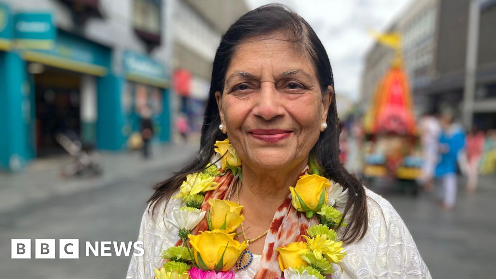 Tributes as UK's first female Asian lord mayor dies