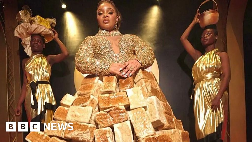 Dress made from 500 loaves stuns African film awards