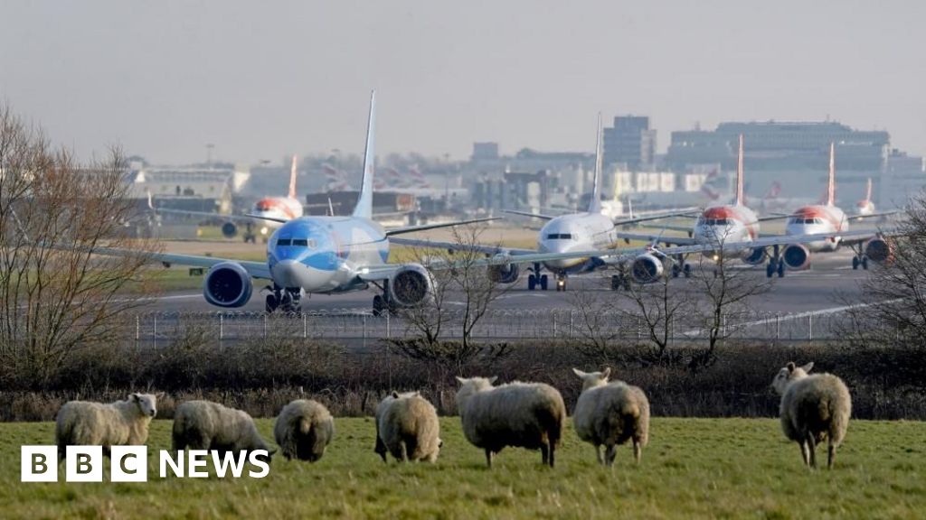 Gatwick second runway plan approved by transport secretary