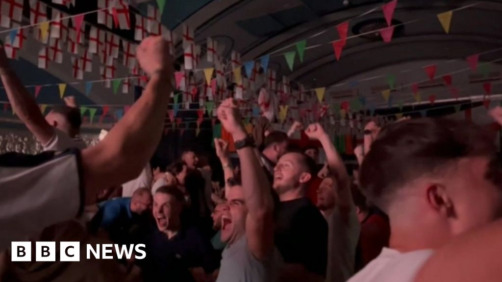 England fans in Leamington Spa ‘ecstatic’ to reach Euro 2024 final – BBC News