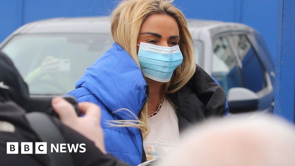 Katie Price given suspended jail term after Sussex drink-driving crash - BBC News