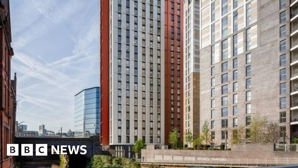 Manchester City Council approves four 'iconic' skyscrapers plan - BBC News