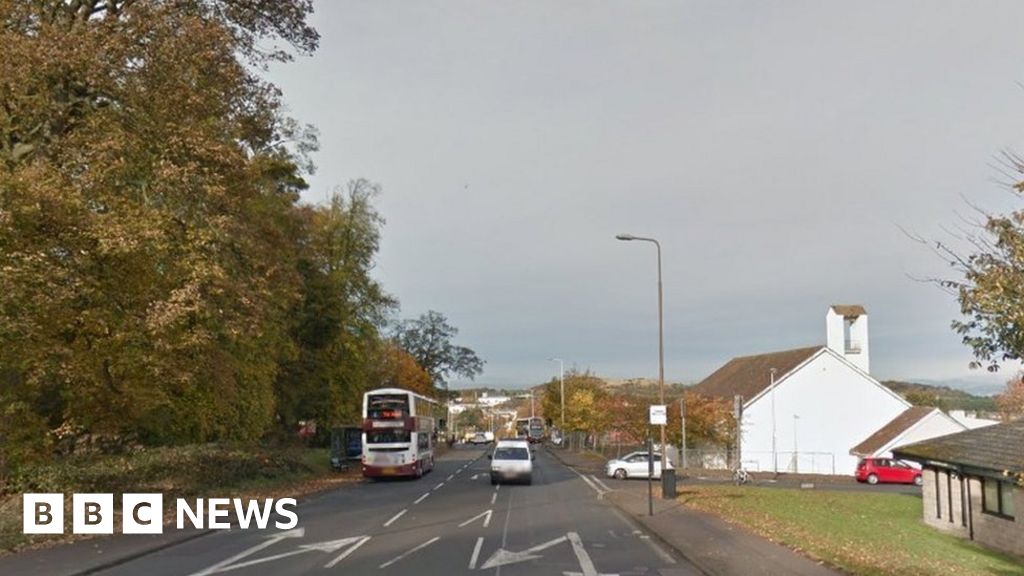 Man found on road with serious injuries in Oxgangs