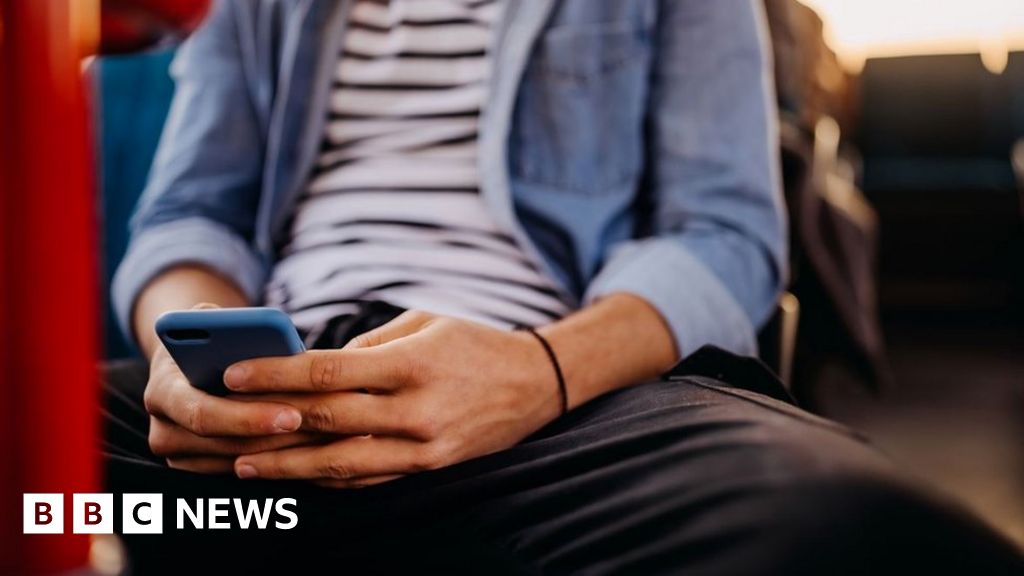1024px x 576px - Why do people watch porn in public? - BBC News