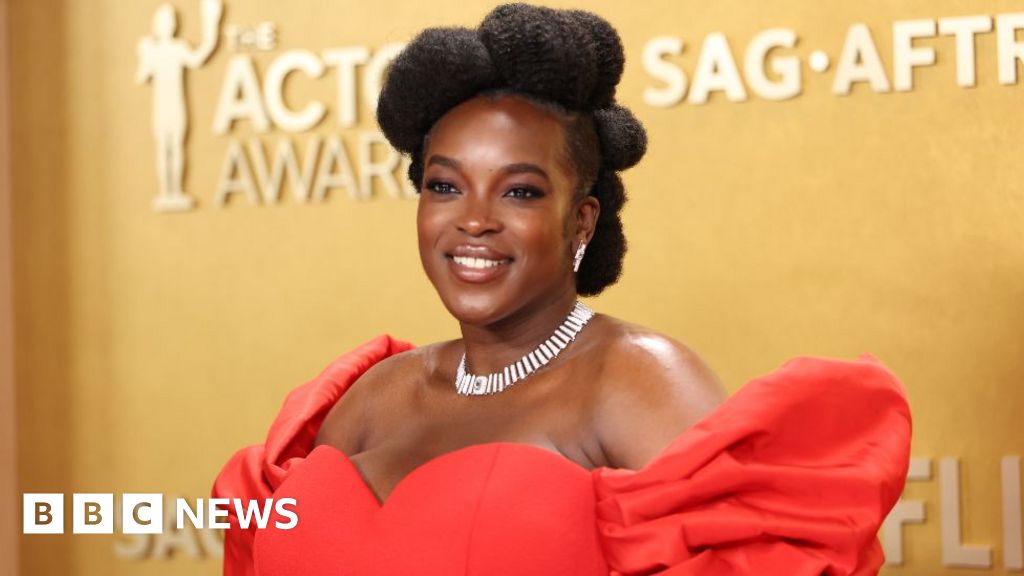 Actor Awards: The red carpet in pictures