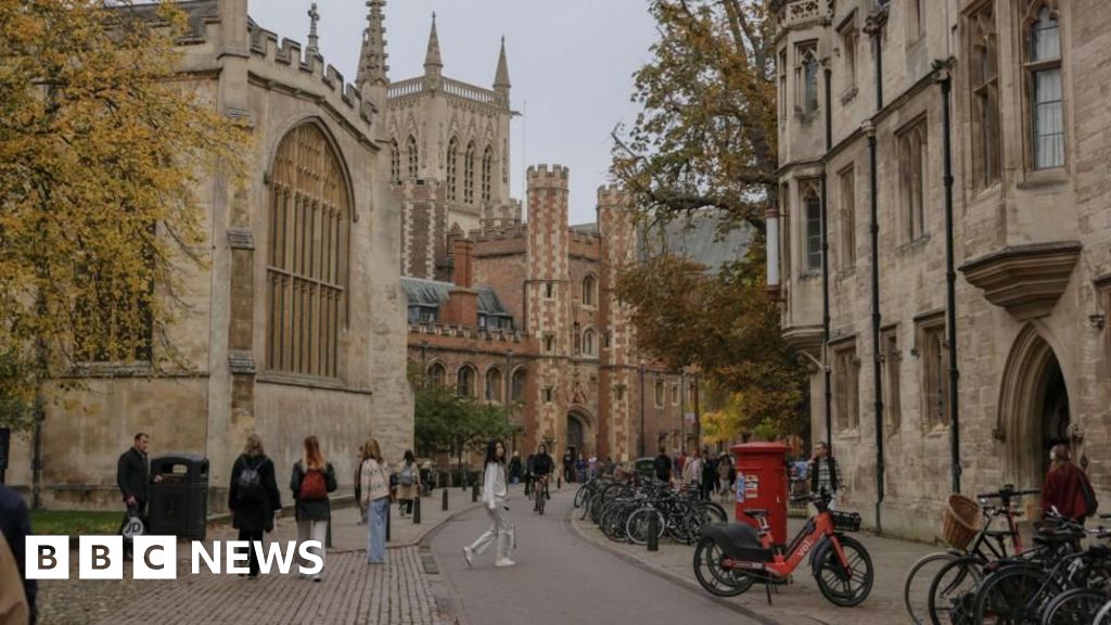 'Concern' over exodus of Welsh-speakers to English universities