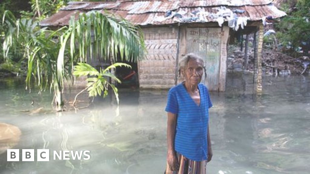 Climate change: Vulnerable nations call for 'emergency pact'