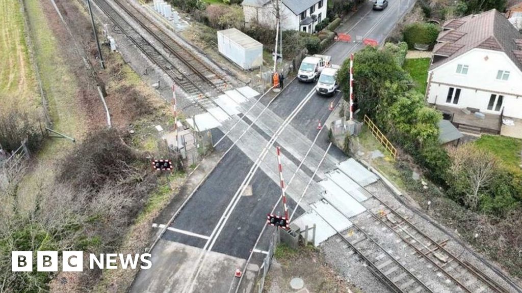 Wokingham level crossing closures to cause Reading to Bracknell disruption