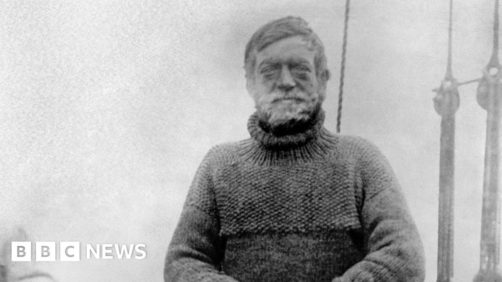 Ernest Shackleton: Antarctic ceremony marks 100 years since explorer's death photograph