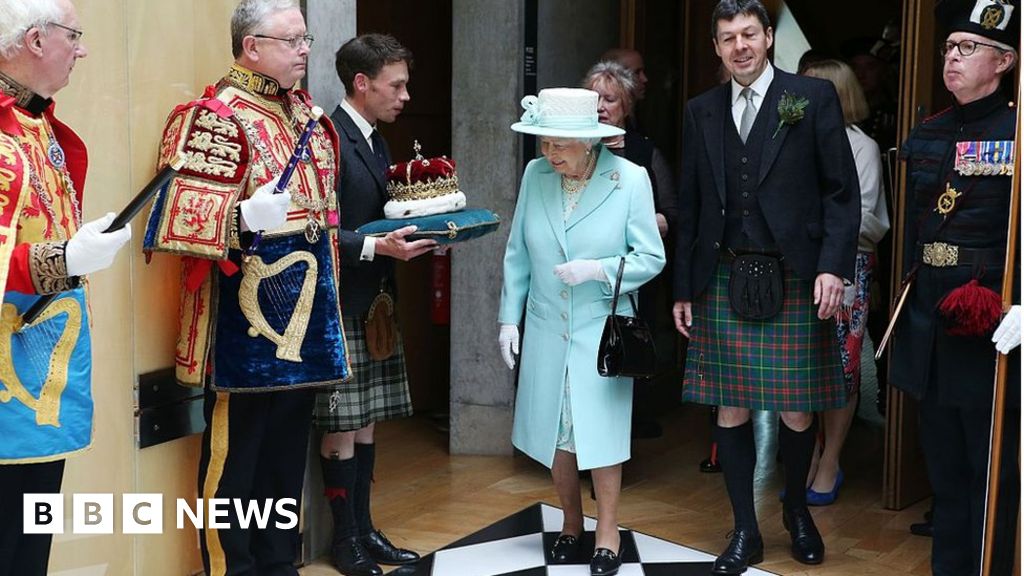 Queen Marks 20 Years Of The Scottish Parliament Bbc News 0609