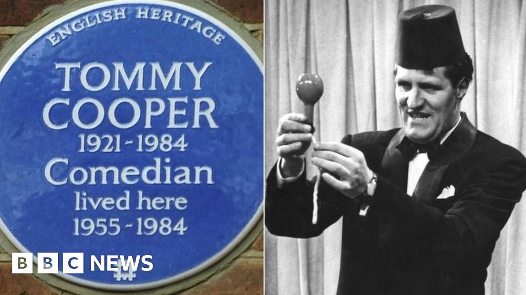 Comic Tommy Cooper awarded blue plaque on Chiswick home - BBC