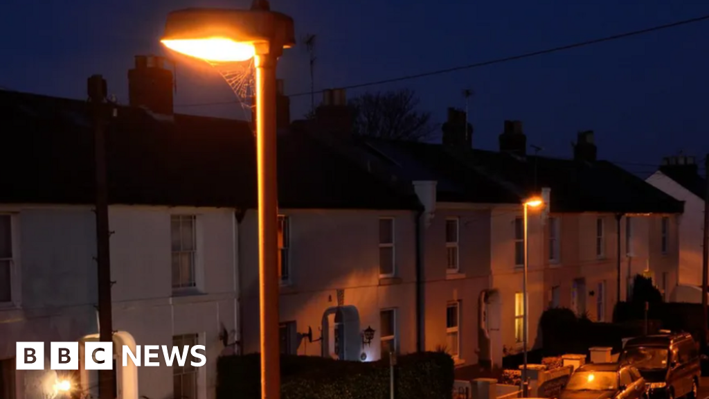 Leicestershire Costcutting street light dimming plans approved