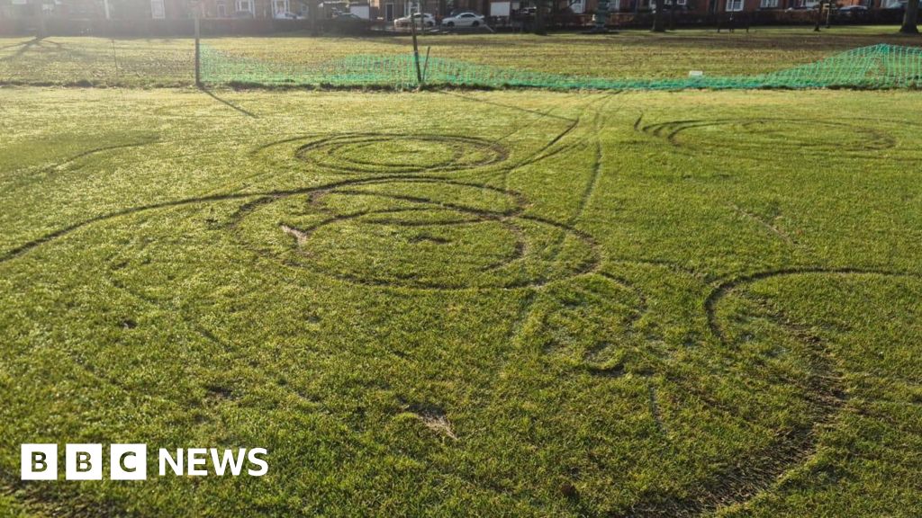 Clubes deportivos 'devastados' por los todoterreno que dañan las canchas