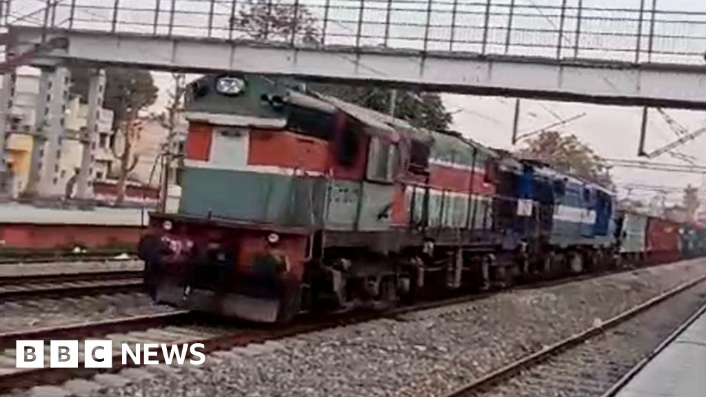 Runaway Indian train travels 70km without driver - BBC News