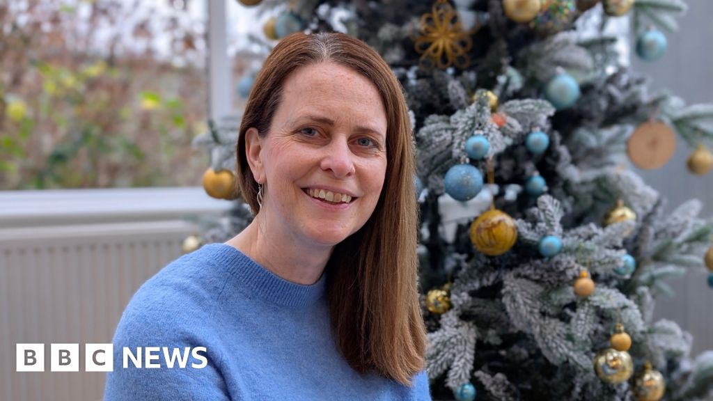 West Sussex council calls for UK-wide primary school phones ban