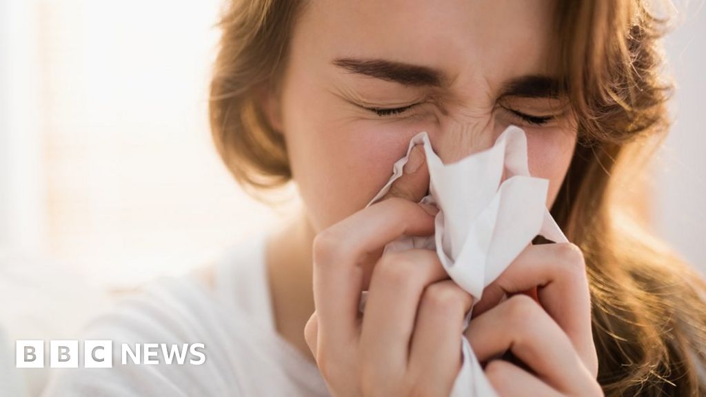 Headache and runny nose linked to Delta variant - BBC News