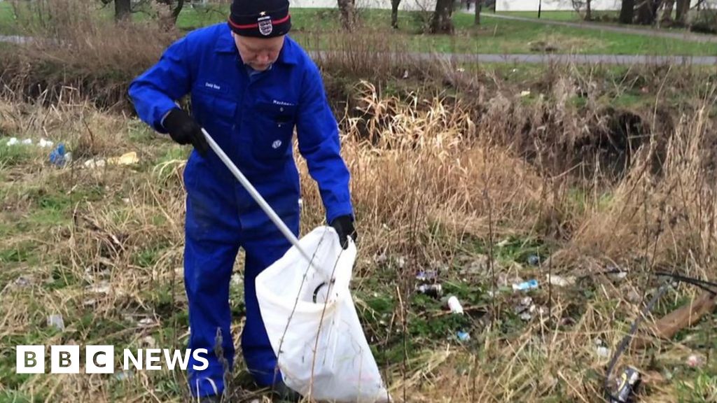 Man's campaign to litterpick parts of Coventry BBC News