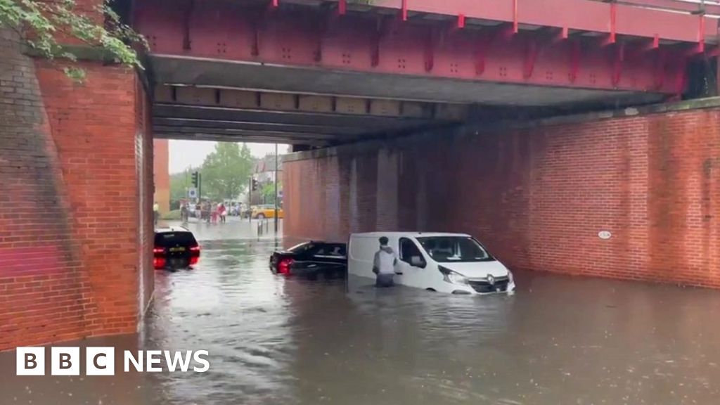 Flash Floods Cause Travel Chaos In Parts Of London Bbc News 0371