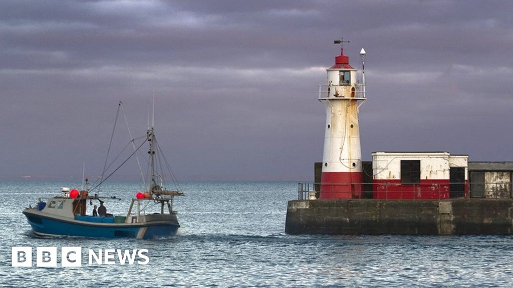 The Cornish hut that gave rise to sea level benchmark - BBC News