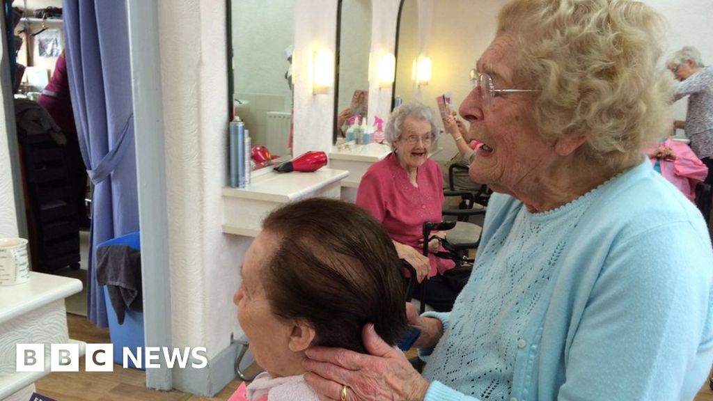 Portsmouth Hairdresser Retires At The Age Of 93 Bbc News