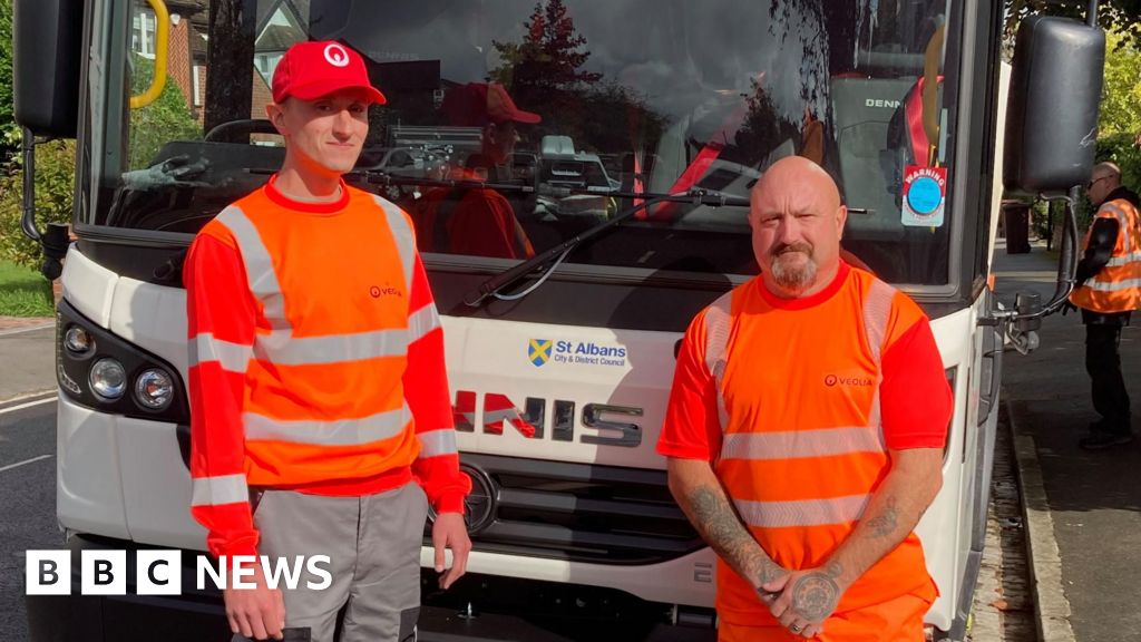 Herts: Former nurse saves fellow St Albans binman with CPR - BBC News