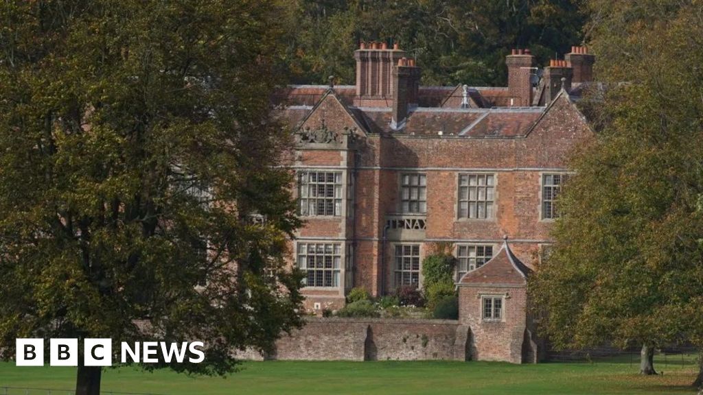 Chequers car crash: man charged with criminal damage