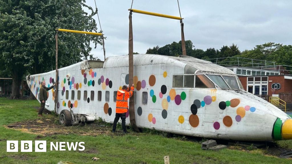 'Iconic' plane on Colwick school playground removed after 40 years ...