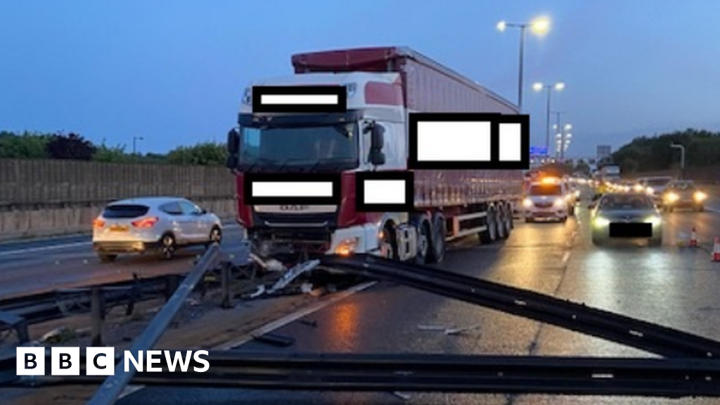 Crashed Lorry On M6 Causes Long Delays - BBC News