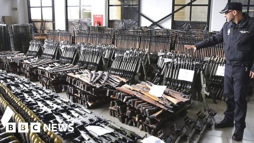 Thousands of illegal weapons seized by Spanish police - BBC News