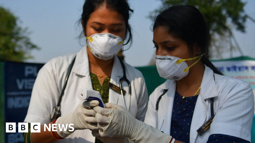 Coronavirus: India doctors 'spat at and attacked' - BBC News