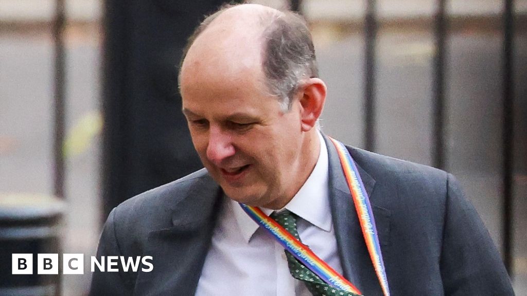 Sir Philip Barton to step down as Foreign Office chief